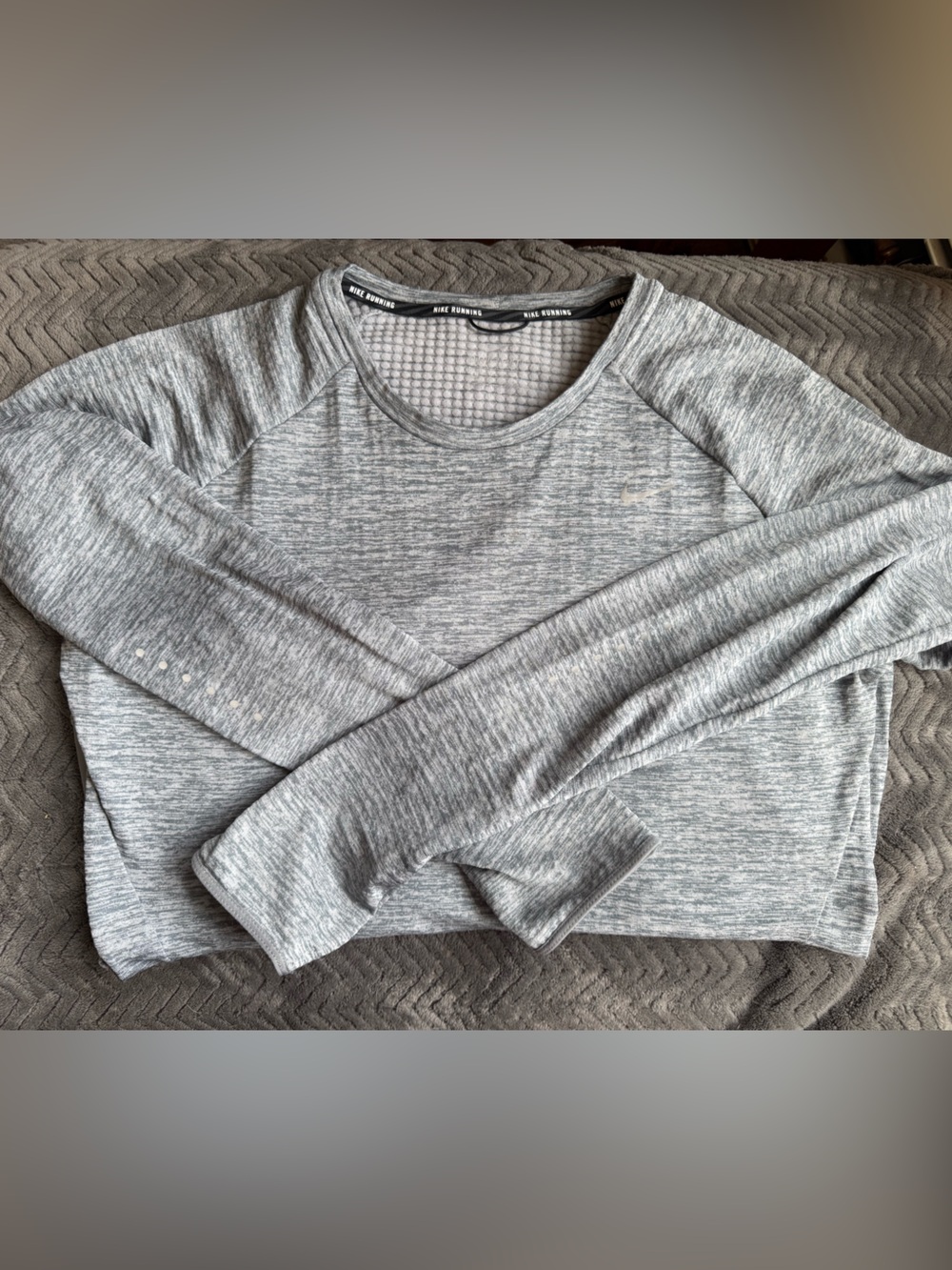 Nike Running Woman’s Gray Lightweight Long-Sleeve Sweatshirt; Size Large